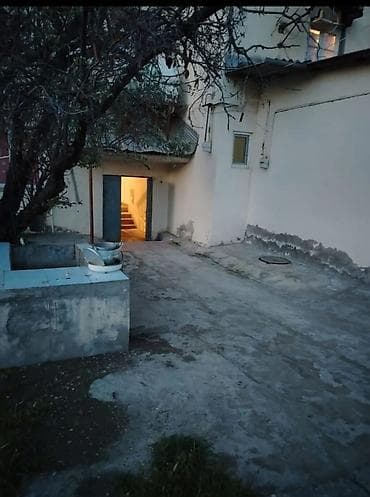 kiraye ev 20 ci sahe: Samux rayon mərkəzində Köhnə xəstəxananın arxasında 2 mərtəbəli bina — 4