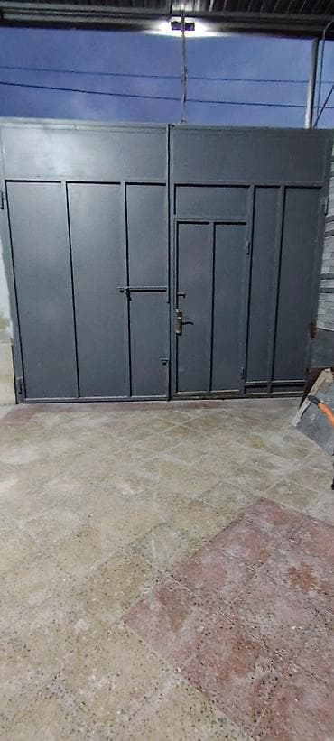 Дворовые ворота: Железо Дворовые ворота, Распашные, Механические, С дверью, цвет - Серый — 4