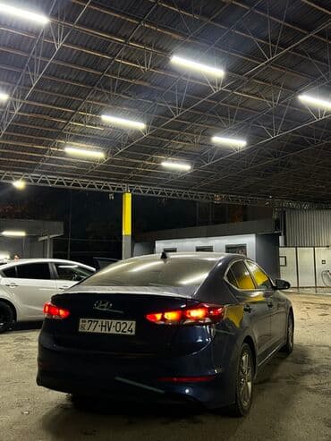 ferrari qiymeti: Hyundai Elantra: 2 l | 2015 il Sedan — 4