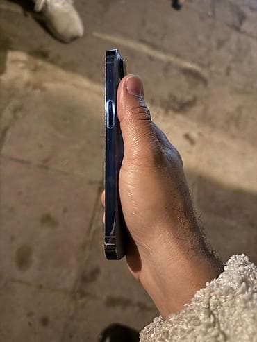 telefin: IPhone 13 Pro, Sierra Blue, Simsiz şarj — 5