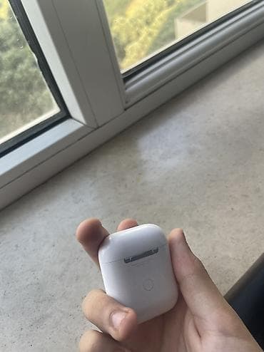 apple macbook: Airpods nəsil 2 : model A2032 / A2031 orta veziyyetdedir - Rəng: ağ - — 3
