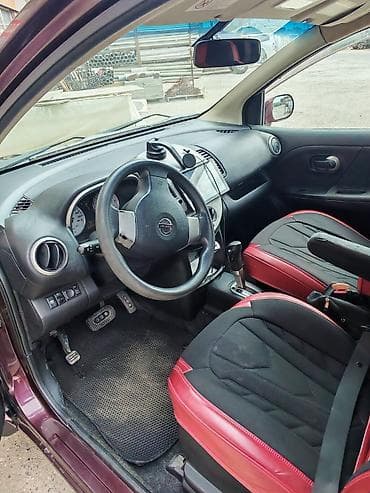 xrom diski: Nissan Note – bənövşəyi/marun rəngli kompakt hetçbek Xüsusiyyətlər: - — 6
