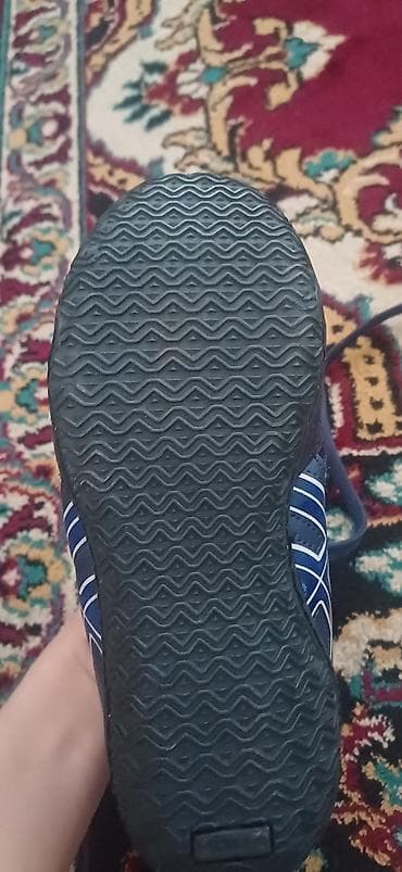 kişi çanta: Məhsul: Asics brendinin yüksək boğazlı idman ayaqqabısı (HOMA — 5