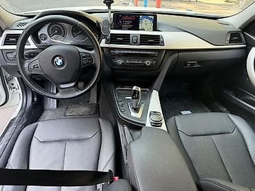 masin kredit: BMW 3 series: 2 l | Sedan — 4