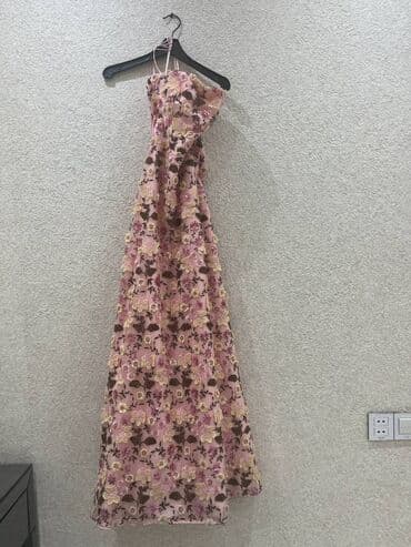 don ziyafət: İsabel Garcia brendinin paltarı, ölçüsü S. 2 dəfə geyinilib. Uzun — 1