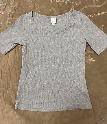 maykalar: Ağ rəngli qısaqoll T‑şert Brend: A’G̈ Fashion Ölçü: M Dizayn: - — 3