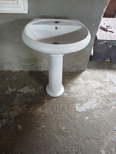 Hamam-tualet üçün santexnika dəsti - Ayaqlı seramik lavabosu: klassik — 1