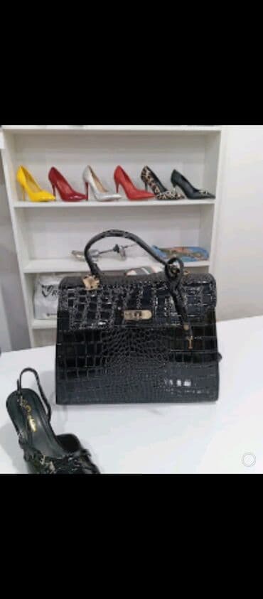 туфли из кожи питона: Qadınlar üçün əl çantası - Rəng: qara - Material: timsah naxışlı — 1