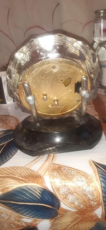 ad günü dekor: Sabirabadda qedimi saat satılır 60azın — 2