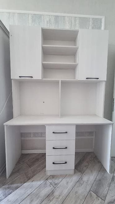 İkinəfərlik yazı masası satılır ideal vəziyyətdə.Qiymət 170man,şirkət at lalafo.az İkinəfərlik yazı masası satılır ideal vəziyyətdə.Qiymət 170man,şirkət