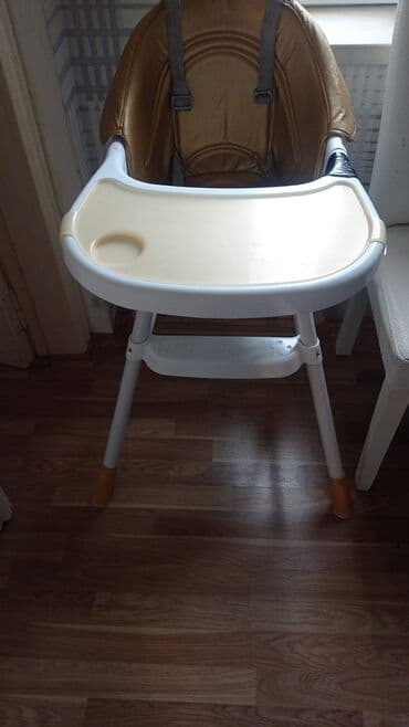 Uşaq yemək stulu - Rəng: qızılı oturacaq, krem rəngli çıxarılan masa