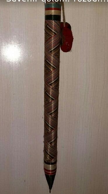 Bu suvenir qələmdir asmağa yeri vardır. hədiyyə etmək olar