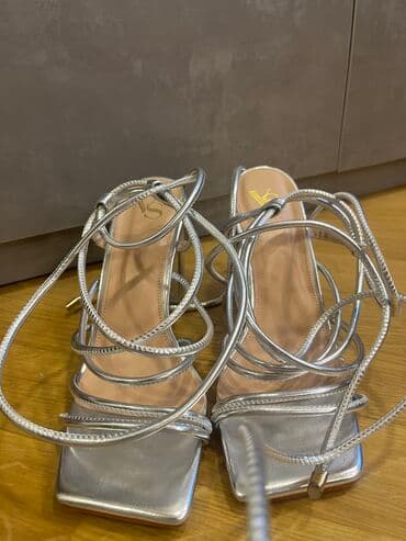 basanoşkalar 2024: Ölçü: 39, rəng - Gümüşü, Yeni — 2