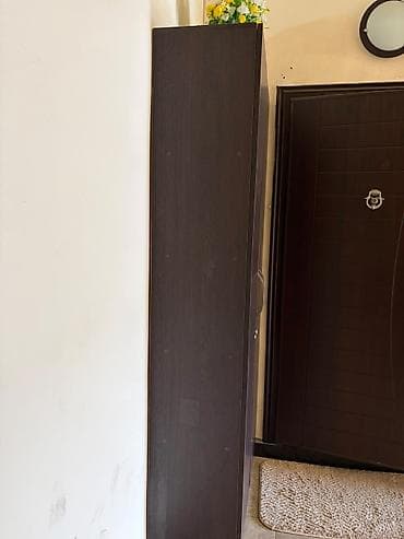 dehliz skaflari: Dolab 100 Azn satılır. Hündürlüyü 3 metr, eni 93. Ünvan Yeni Yasamal — 3