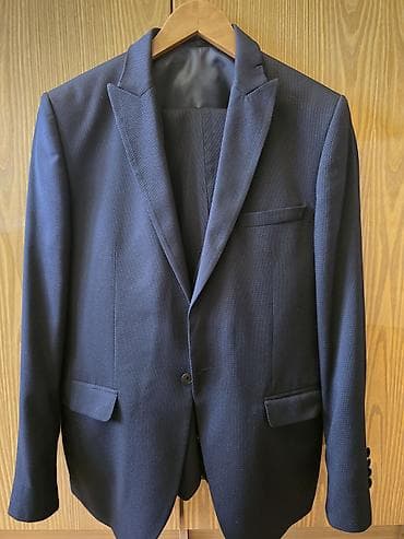 Kostyum satiram. qara rengdedir. Ela veziyyetdedi, ciriq veya sokuy — 1