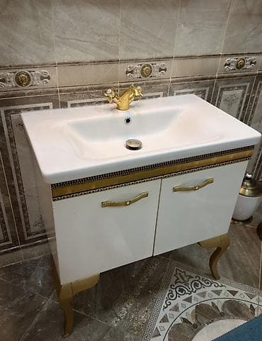 tutulma: Klassik üslubda banyo dəsti - Seramik əlüzüyü və dolab: Ağ rəngli — 1