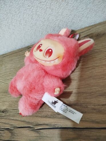 təyyarə oyuncaq: Monster oyuncaq Pop mart kolleksiya asılan yumwaq iqruwka, 17 sm boyu — 1