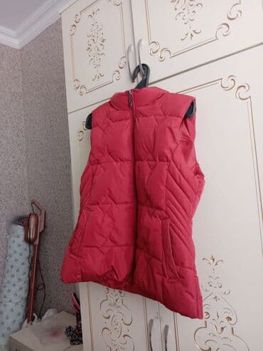 женские спортивные жилеты: Qolsuz balonka.qalindi icinde sentifonu qalindi.rengi tund — 1