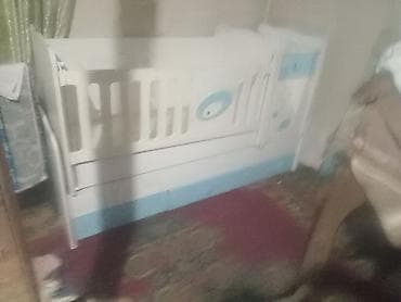 Oğlan üçün, İşlənmiş, Dördbucaq, Beşik, Matras ilə, Yellənmə mexanizmsiz — 1