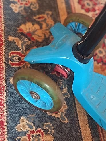 teker velosiped: Usaq ucun skuterdir. Hech bir prablemi qirigi sinigi yoxdur. 2 teker — 4