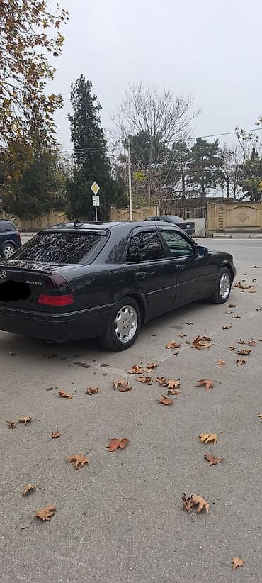 Mercedes-Benz C 180: 1.8 l | 1996 il Sedan