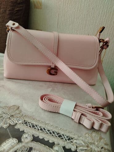 seleme pul verilir 2021: Çiyin çantası, Guess, Yeni — 2