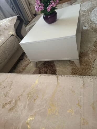 Sifarişlə salon mebeli: Kvadrat masa, Açılmayan, Təkərsiz — 1