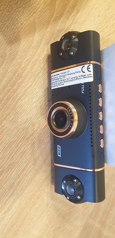 Avtomobil DVR/videoqeydiyyatçı Xüsusiyyətlər: - Üç kameralı quruluş
