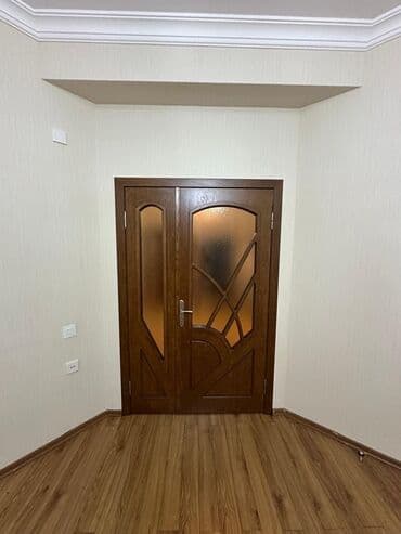 Furnitura və aksessuarlar: İkili daxili qapı – şüşəli, ağac teksturalı - Material: ağac — 1