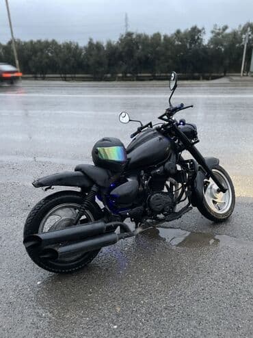 Digər nəqliyyat: Kruizer tipli qara motosiklet – kastum görünüşlü - Korpus: mat qara — 1