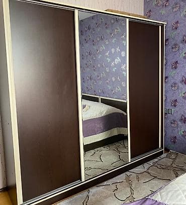 divarda kitab refi: MehraDolab dolabin olcusu en:2.40sm uzun:2.20sm satilir munasib ‼️ — 1