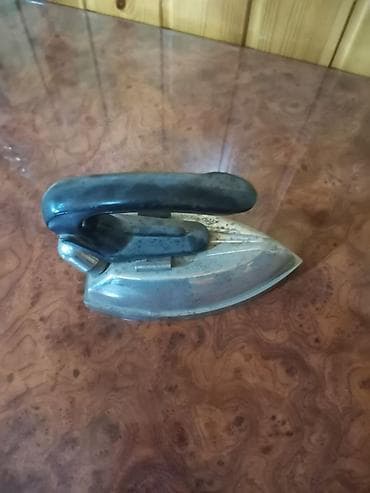 qedimi eşyalar: Antik ütuler tek tek satisi30azn topden her biri25azn — 3