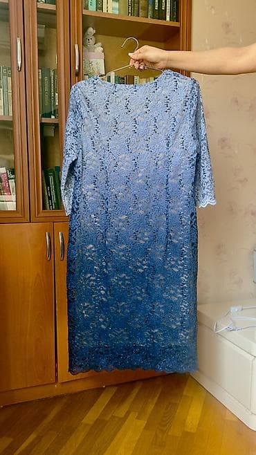 Məhsul: Qadın paltarı - Model: Dantelli dizə yaxın uzunluqda paltar -