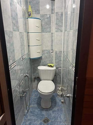 sumqayıt: 4 otaqlı mənzil – klassik interyer - Geniş salon: parket döşəmə — 9