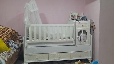 transformer carpayı: Oğlan və qız üçün, İşlənmiş, Dördbucaq, Beşik, Dəst ilə, Matras ilə, Yellənmə mexanizmsiz — 1