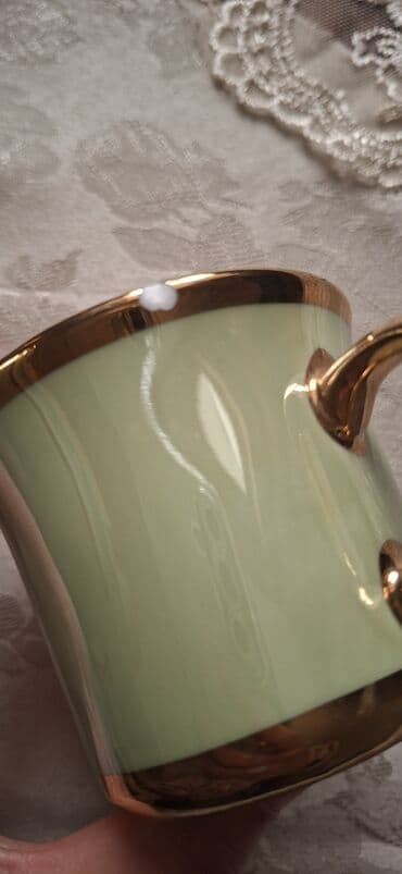 qab alanlar: Kofe dəsti qədimi.yeni kimidir.çaşkanın birində kiçik qopma var.lakı — 6