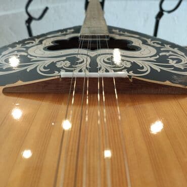 ed 10: Buzuki Material:Şam ağacı Ünvan:Nizami 42 (Daxil işlər nazirliyin — 2