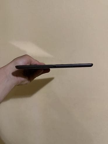 Apple iPad: Apple iPad (Space Gray) planşet Xüsusiyyətlər: - 9.7" Retina ekran - — 6