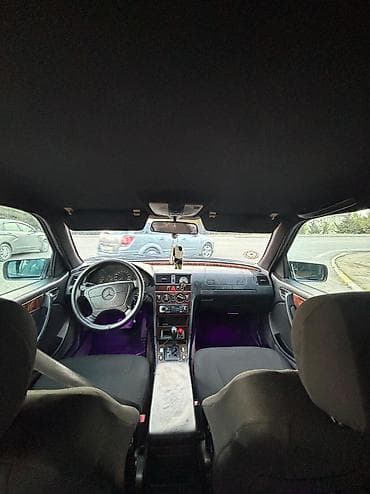 c 200 mercedes: Mercedes-Benz 220: 2.2 l | 1998 il Sedan — 9