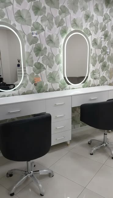 adelina kremi haqqinda: Gözəllik salonunda stullar icareye verilir. Ünvan :Yeni Yasamal — 2