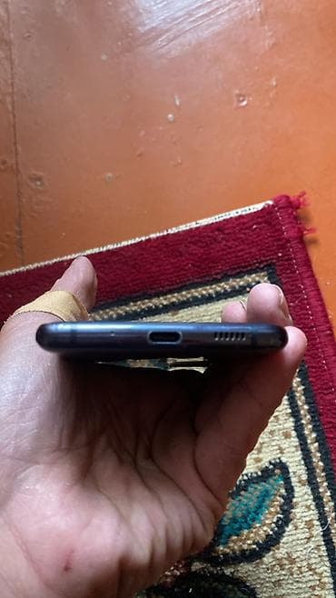 USB-C girişli smartfon Məhsul təsviri: - Aşağı hissədə USB‑C