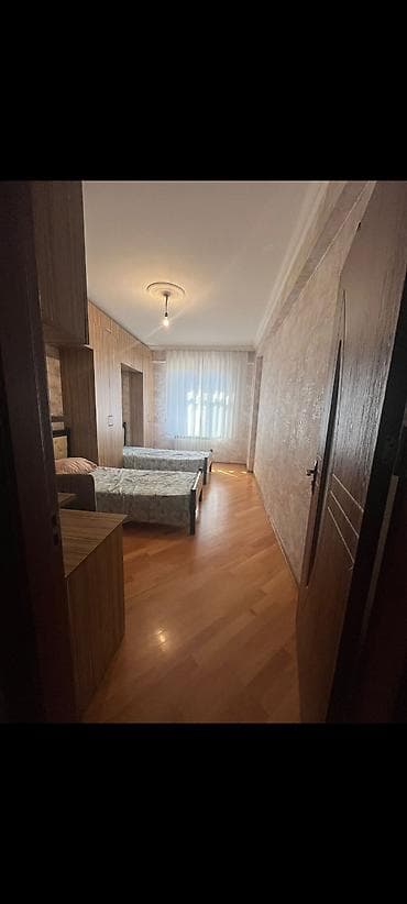 Kirayə üçün geniş və işıqlı mənzil otaqları. Xüsusiyyətlər: - 2 ayrı