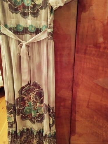 atlasdan uzun qadın əlcəkləri: Zərif naxışlı maksi don, yüngül materialdan hazırlanıb. V yaxalıq və — 3