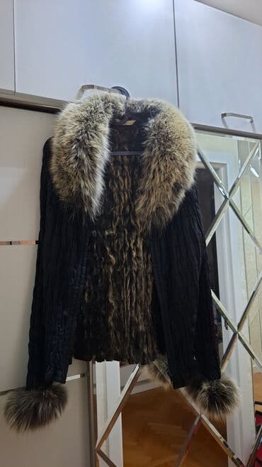 Kürklər: Qadın qış üst geyimi – qara rəngli qısa pencək/şuba - Ön hissə — 2