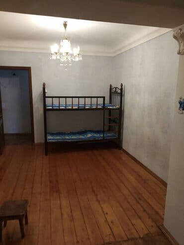 9 ci mikrorayon satilan evler: Bakı, 3 otaqlı, Köhnə tikili, 76 kv. m — 12