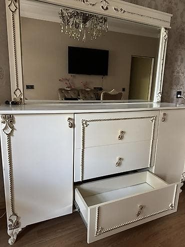 güzgülü kamod: Güzgülü — 4