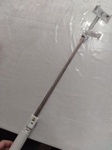 Foto və video çəkilişləri üçün ağ tripod