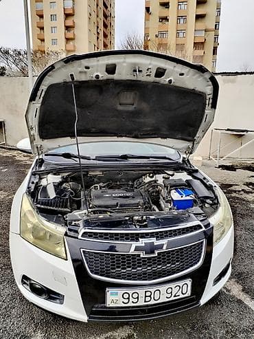 benzin baki: Chevrolet Cruze hatchback - Kuzov: 5 qapılı hatchback, ağ rəng - — 2