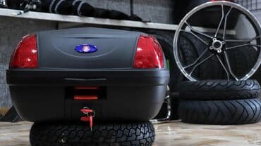 Motosklet baqajlari, 2 eded debilqe (kaska) yerleşir. gorunuw super