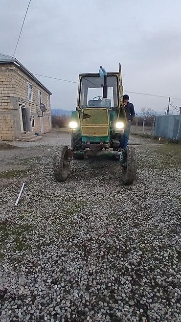 Traktor – kabinəli, arxa asqılı və işıqlandırma sistemli Məhsul